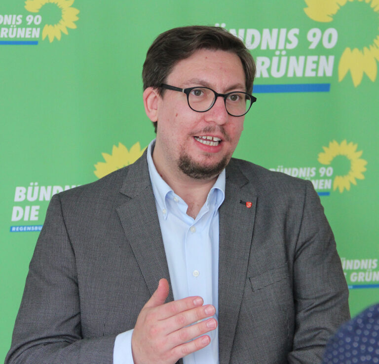 Gedenken braucht Raum: Grüne setzen sich für Begegnungs- und Erinnerungsort in Regensburg ein