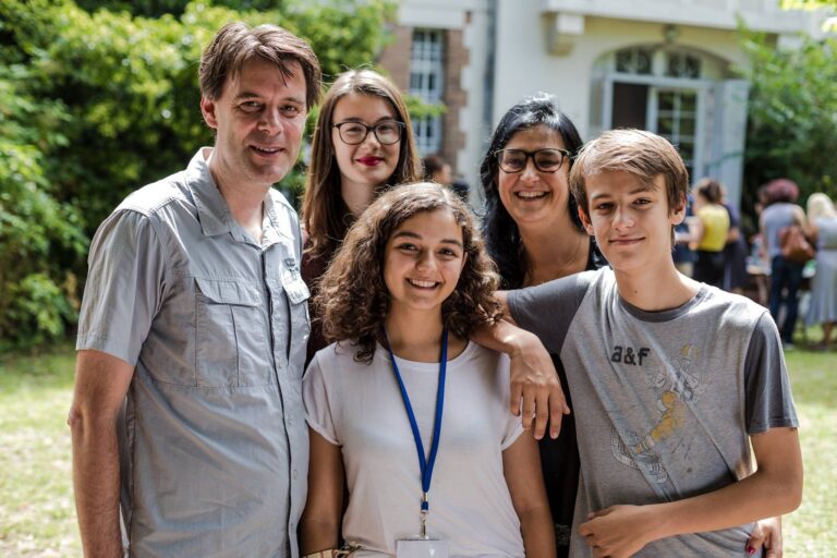 Landtagsabgeordnete Laura Weber unterstützt interkulturellen Austausch in Bayern: Weltoffene Gastfamilien gesucht