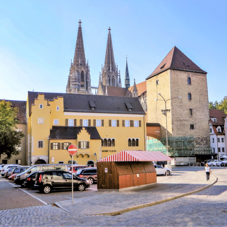Unter dem Parkplatz das Paradies  – Verschiedene Organisationen besetzten Parkplätze am Kornmarkt in Regensburg